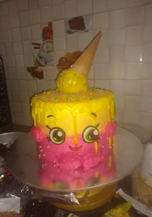 A picture of Shopkins cake.