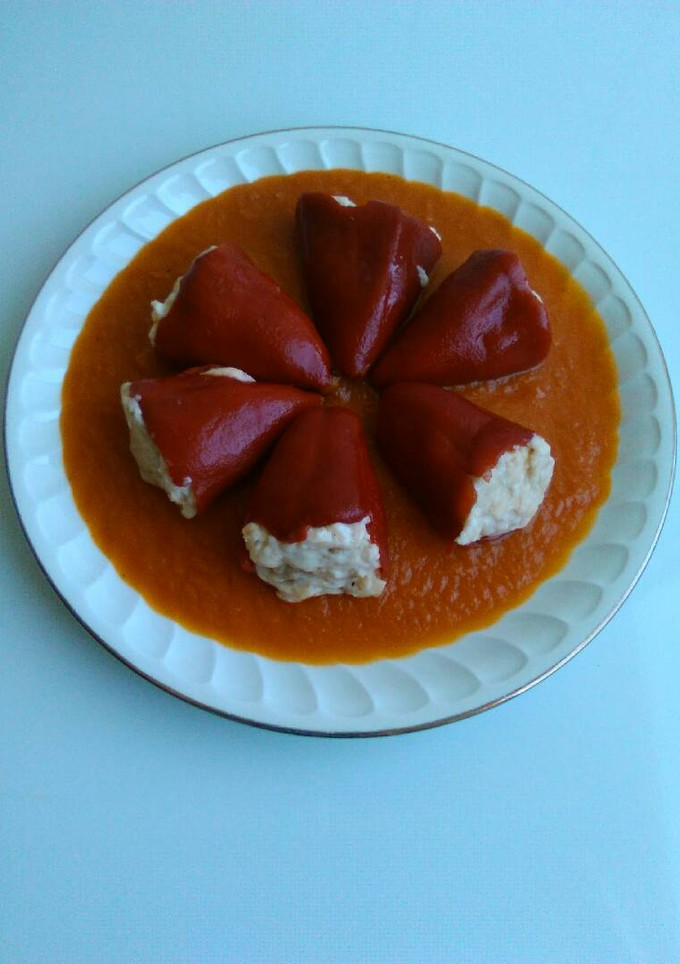 Una foto de Pimientos de piquillo rellenos de gambas y atún