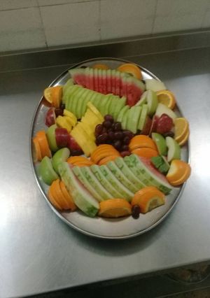 A picture of Assorted fruit platter.