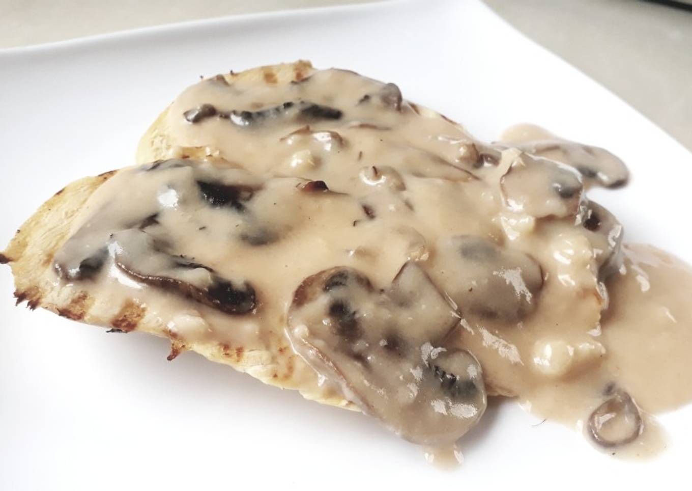 Filete de pechuga en salsa de champiñones