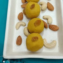 A picture of Besan ke Ladoo.