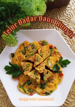 Foto resep Telur Dadar Daun Kunyit