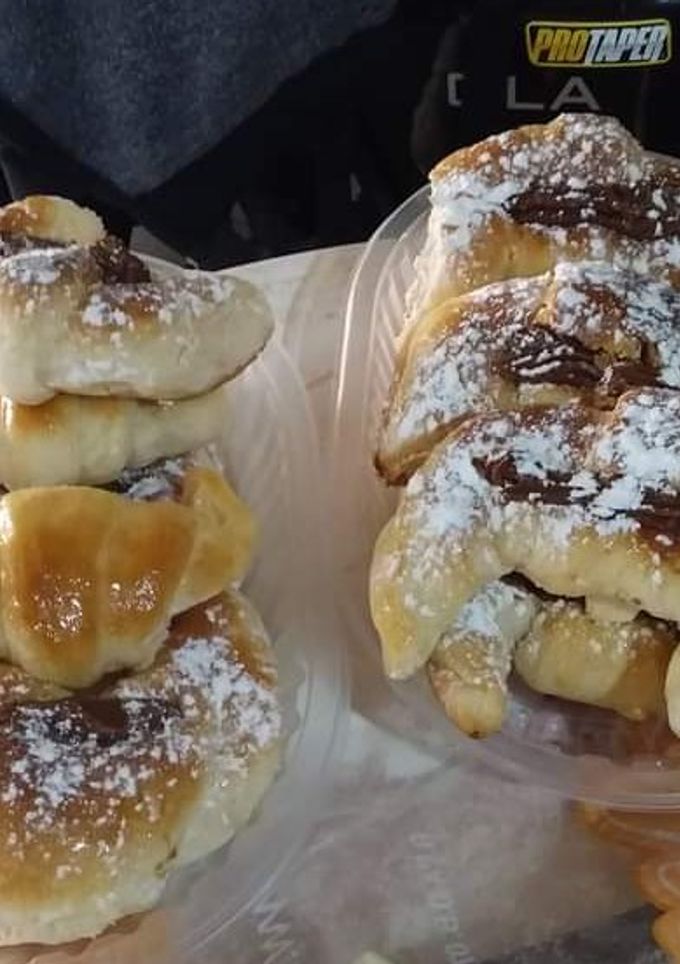 Una foto de Medialunas con dulce de leche repostero