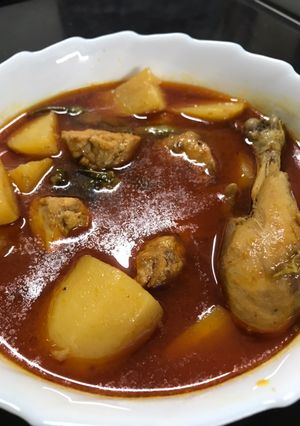 A picture of Aloo chicken salan.