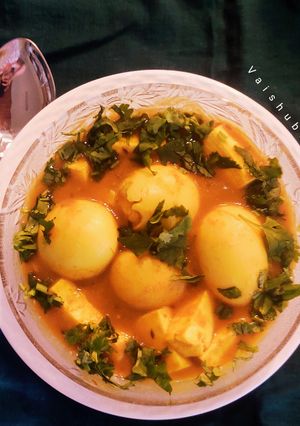 A picture of Egg Paneer Masala.