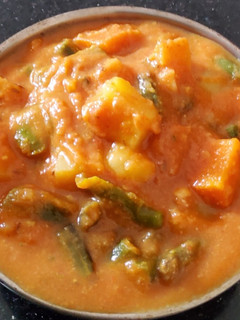 ஹோட்டல் ஸ்டைல் gravy(kadai vegetable gravy recipe in tamil) செய்முறை முக்கிய புகைப்படம்