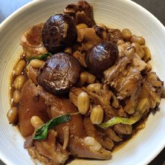 A picture of Braised Pork Knuckle with Peanuts.