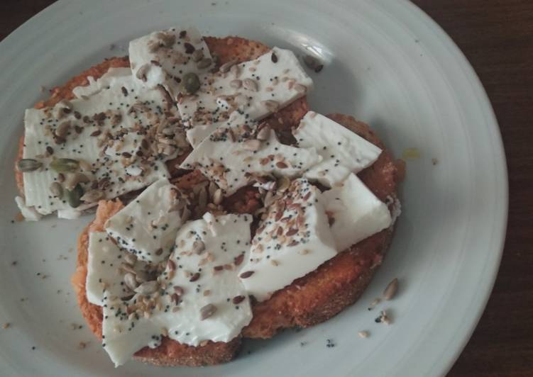 Tostadas de tomate y queso fresco