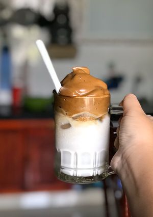 Hình của món Cà phê Dalgona Hàn Quốc (Cafe bọt biển).