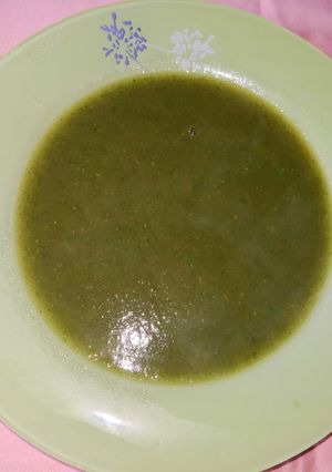 Una foto de Puré de verduras verde que te quiero verde
