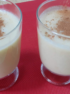 Una foto de Batido de coco, plátano, y manzana