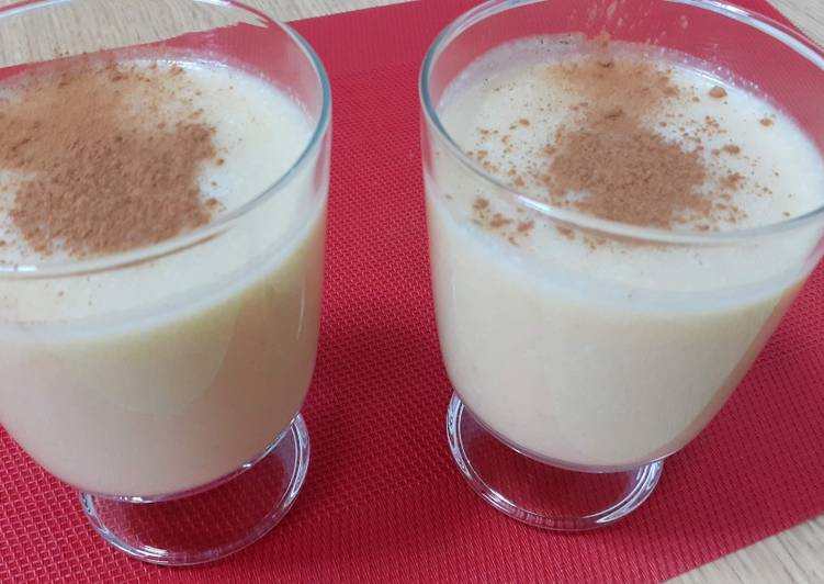 Batido de coco, plátano, y manzana