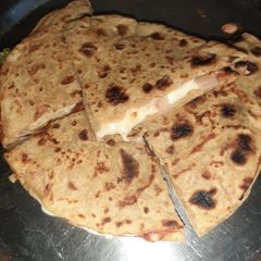 A picture of Stuffed pizza roti.