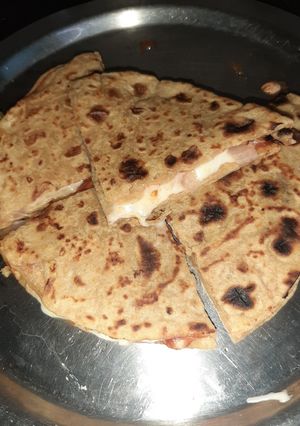 A picture of Stuffed pizza roti.