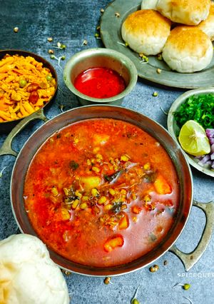 A picture of Misal Pav.