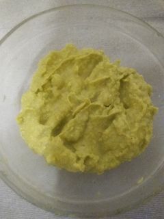 O poză a rețetei Cremă de avocado cu ceapă verde, usturoi și smântână.