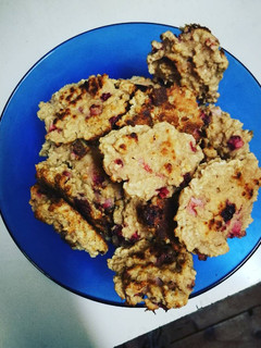 Una foto de Galletas de avena y frutilla