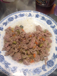Una foto de Salteado de verduras con carne picada