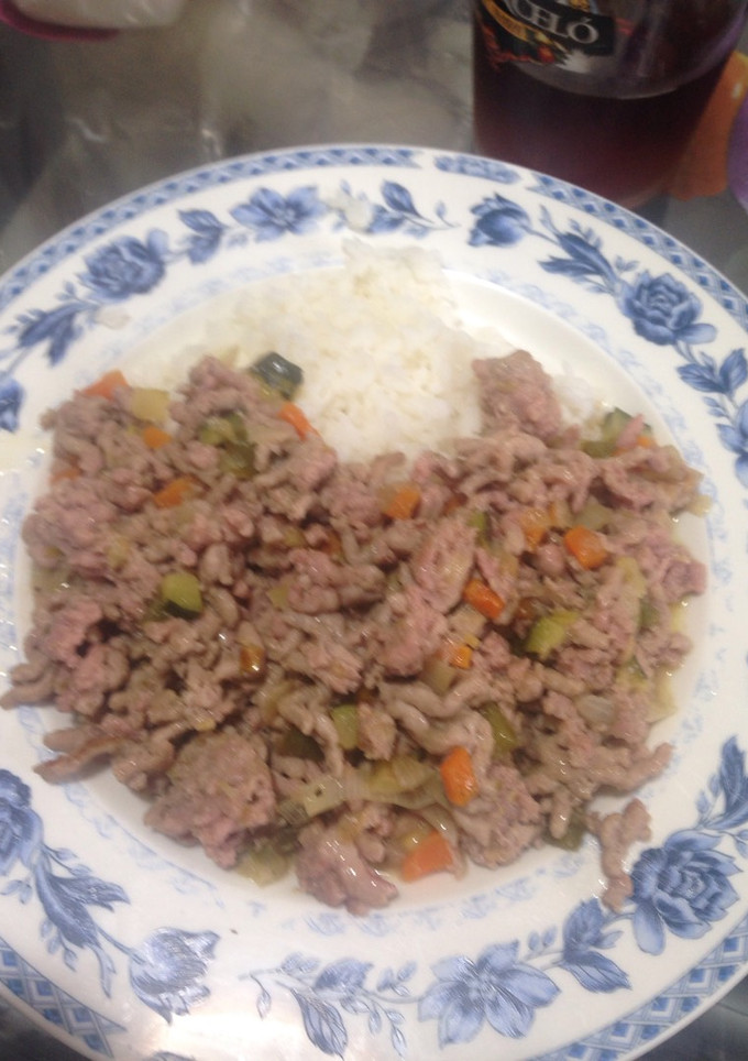 Una foto de Salteado de verduras con carne picada