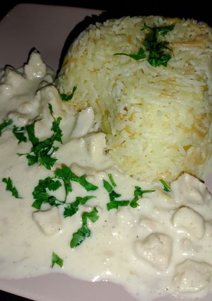صورة لوصفة أرز بالشعيرية وصلصة الدجاج بالجبن 🍗🍚🧀