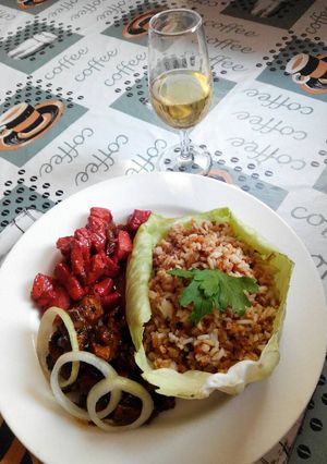 Una foto de Pollo de dos maneras con arroz tres delicias