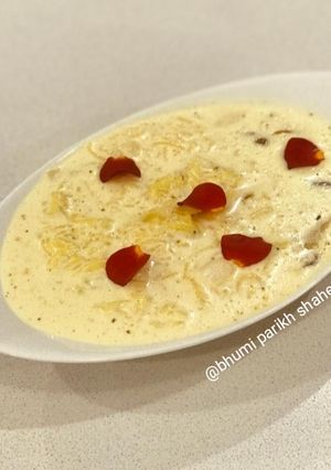 ખીર (Kheer Recipe In Gujarati) રેસીપી મુખ્ય ફોટો