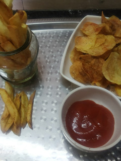आलू चिप्स एंड फिंगर (Aloo chips and finger recipe in hindi) रेसिपी मुख्य फोटो