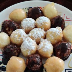 A picture of Donut bites.