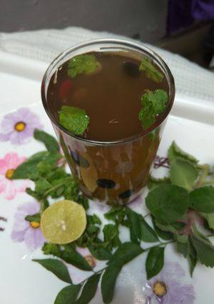 A picture of Herbal Tea of fresh leaves.