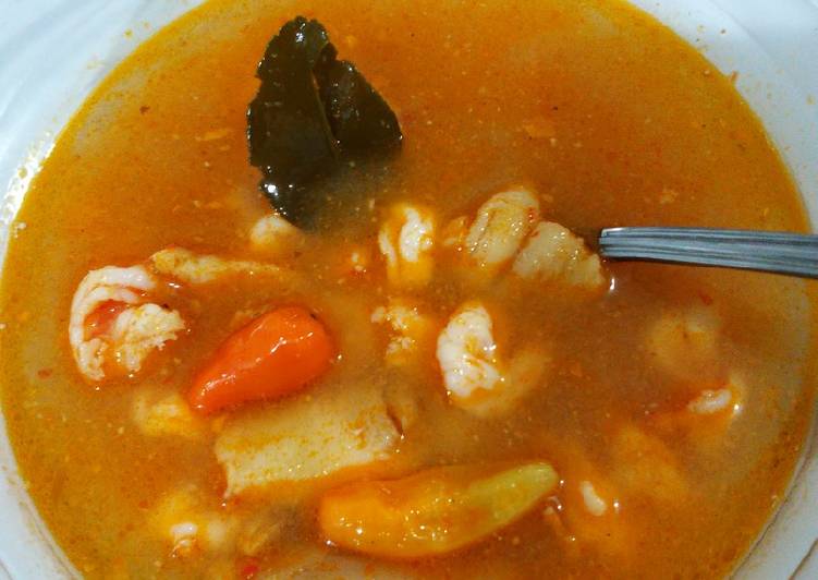 Cara Gampang Membuat Sup Tomyam yang Menggugah Selera