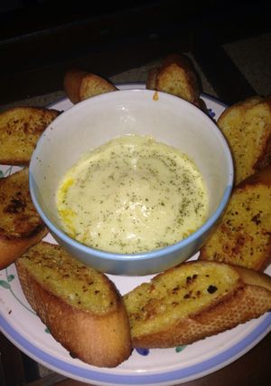 Foto resep Simple Garlic Bread with Mozarella Dip