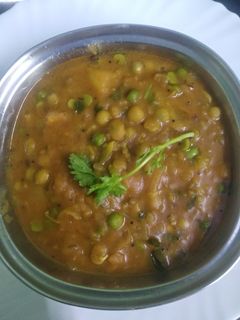 உருளை கிழங்குபச்சை பட்டாணி சேர்த்த மசாலா கிரேவி 👌👌👌👌👌👌👌👌 செய்முறை முக்கிய புகைப்படம்