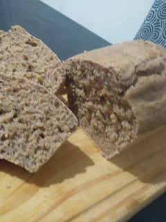 Una foto de Budín integral de Limón y semillas de amapola
