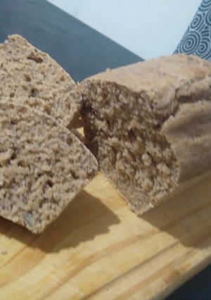 Una foto de Budín integral de Limón y semillas de amapola