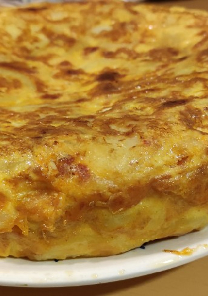 Una foto de Tortilla de patatas y chorizo