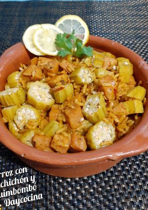 Una foto de Arroz con Salchichón y Quimbombó 👩‍🍳