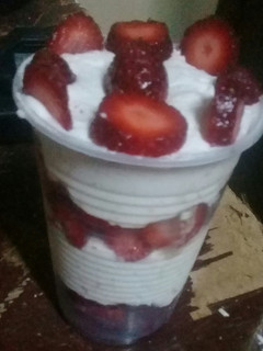 Una foto de Chantilly con Frutilla