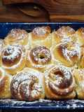 Bollos de naranja. Panecillos de naranja rellenos de mermelada de naranjas amargas