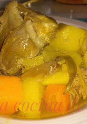 Una foto de Estofado de ternera con patatas y alcachofas. Guiso