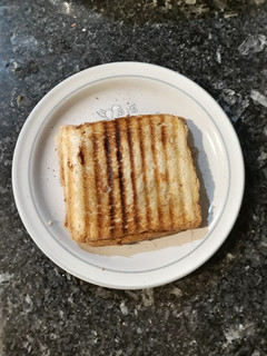 Una foto de Sándwich de cerezas con cacao puro