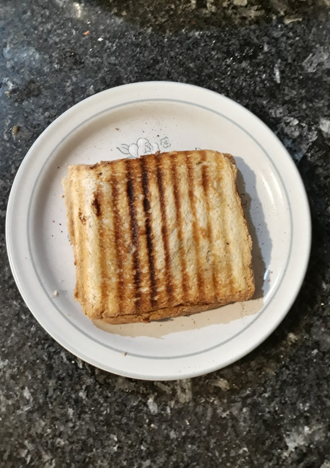 Una foto de Sándwich de cerezas con cacao puro