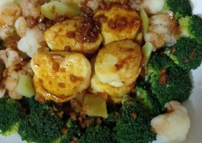Langkah Mudah untuk Membuat Brokoli kembang kol siram fried egg tofu yang Lezat