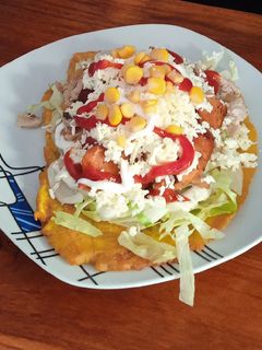 Una foto de Patacón remontando