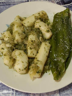 Una foto de Tiras de pota con ajo y perejil