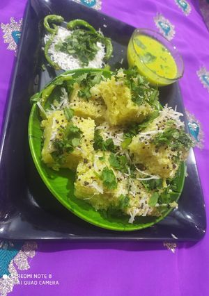 ખમણ ઢોકળાં (Khaman Dhokla Recipe In Gujarati) રેસીપી મુખ્ય ફોટો