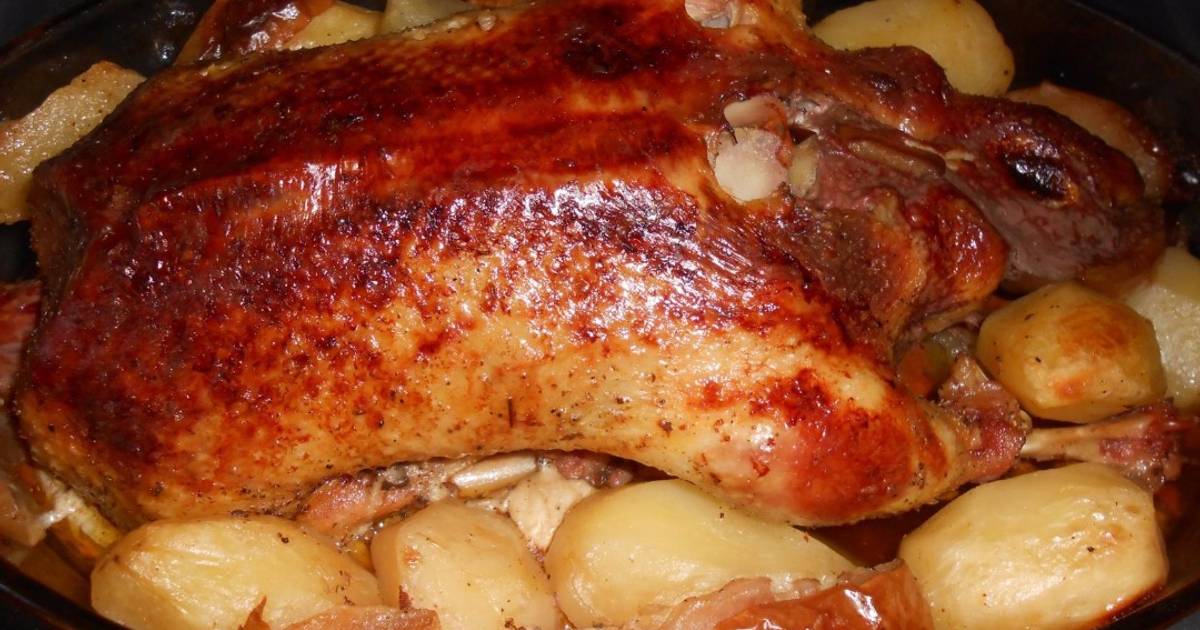 Рецепт утки в духовке с яблоками и картошкой