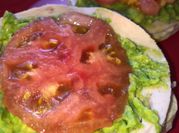 Una foto de pan con mortadela