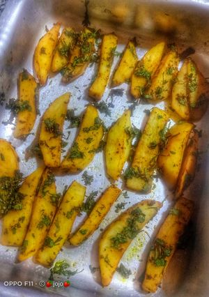 صورة لوصفة بطاطس بالبقدونس والتوابل 😋👩‍🍳
