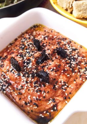 Foto de Hummus com Alho Preto
