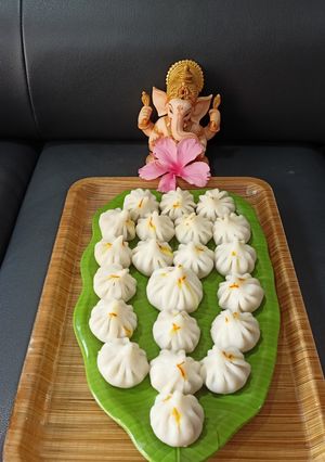 उकडीचे मोदक रेसिपी चे मुख्य फोटो 